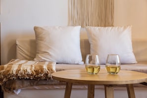Studio, Balcony, City View (5.3) | Living area