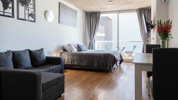 Studio, Balcony (4.3) | Premium bedding, down comforters, pillowtop beds, individually decorated