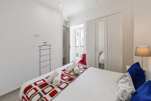 3 間睡房、熨斗/熨衫板、可攜式嬰兒床、上網