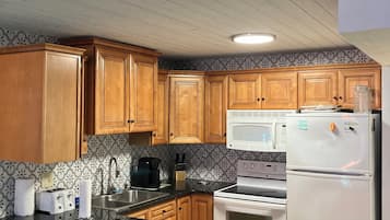 Geladeira, micro-ondas, fogão, cooktop