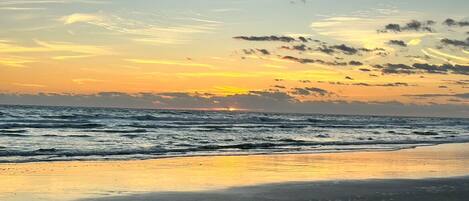 Beach nearby, sun-loungers, beach towels