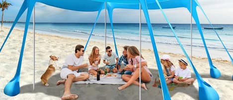 Beach nearby, sun-loungers, beach towels