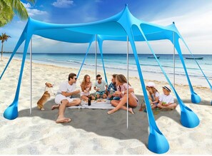 In Strandnähe, Liegestühle, Strandtücher