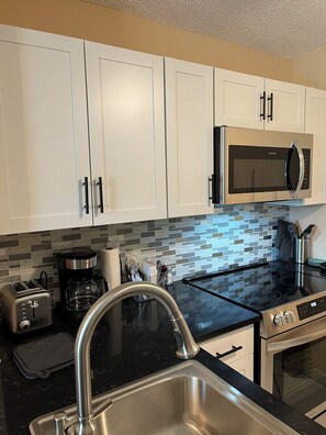 Private kitchen - Cozy 3-bedroom townhome in adorable Sunrise with WiFi, AC (Sunrise)