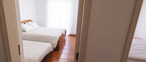 3 室のベッドルーム、アイロン / アイロン台、WiFi、ベッドシーツ