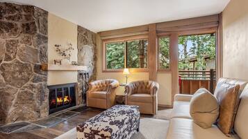 Smart TV, lareira, DVD player