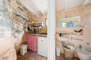 Dusche, Haartrockner, Handtücher, Shampoo