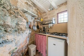 Fridge, stovetop, coffee/tea maker, highchair