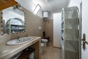 Dusche, Haartrockner, Bidet, Handtücher