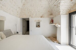 3 bedrooms, iron/ironing board, travel crib, WiFi - Lamia del Lupo by Rentbeat (Ostuni)