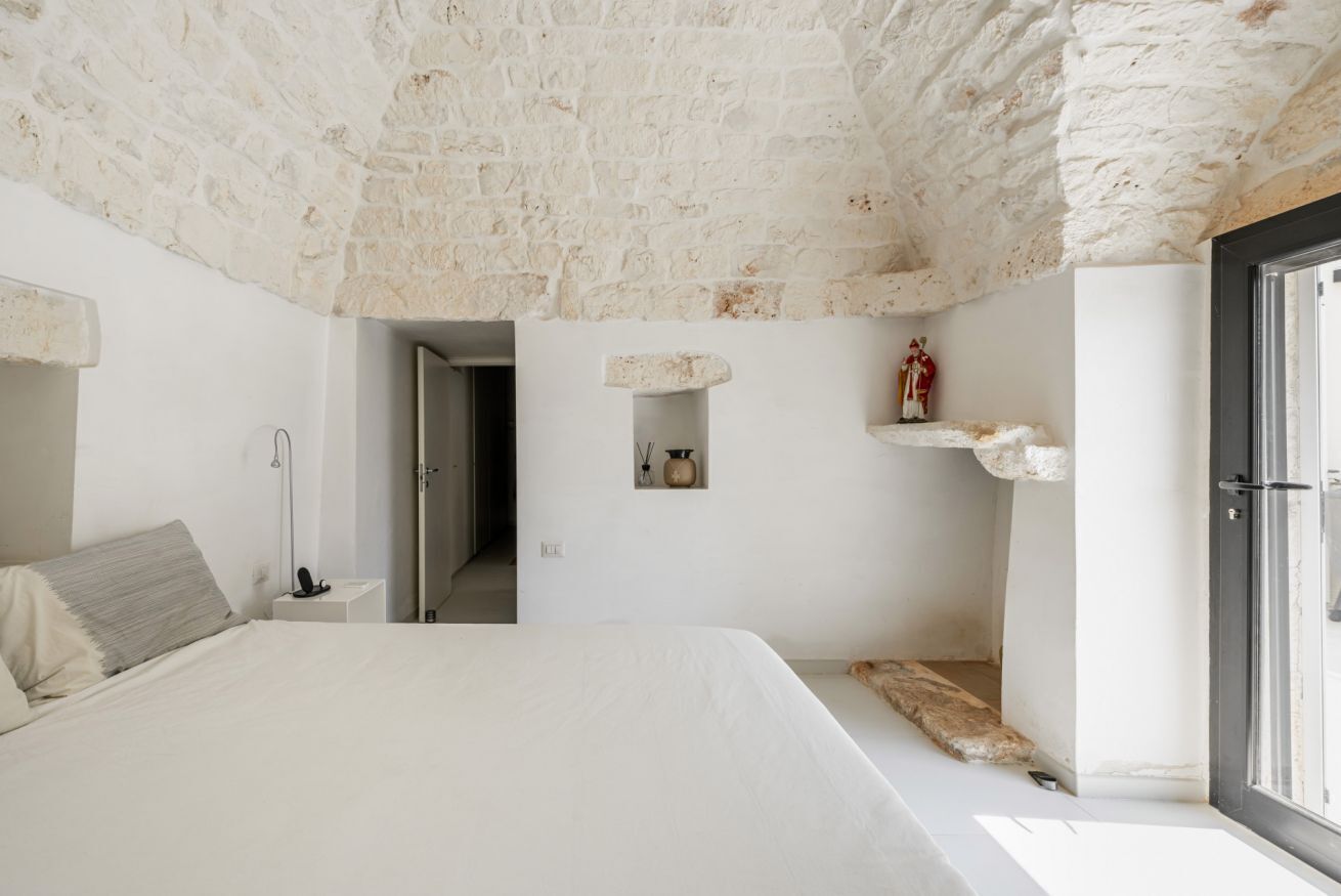 3 bedrooms, iron/ironing board, travel cot, WiFi