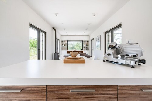 Lamia del Lupo by Rentbeat