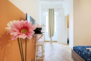 3 chambres, fer et planche à repasser, Wi-Fi, draps fournis