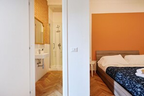 3 chambres, fer et planche à repasser, Wi-Fi, draps fournis