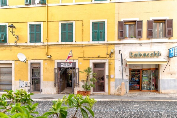 Exterior detail - La Posada - Camera 1 by Rentbeat (Civitavecchia)