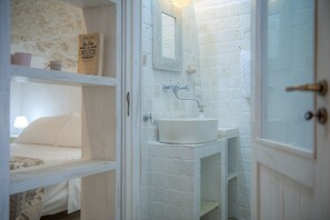 1 bedroom, iron/ironing board, travel crib, bed sheets - La maison panoramique by Rentbeat (Ostuni)
