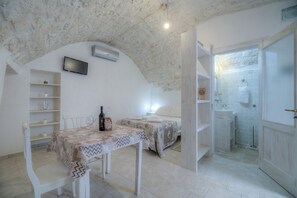 1 bedroom, iron/ironing board, travel crib, bed sheets - La maison panoramique by Rentbeat (Ostuni)