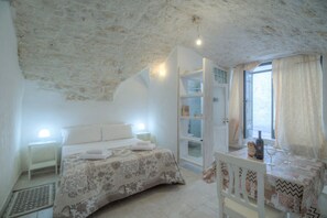 1 bedroom, iron/ironing board, travel crib, bed sheets - La maison panoramique by Rentbeat (Ostuni)