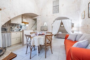 Interior - Portici Guest House by Rentbeat (Fasano)