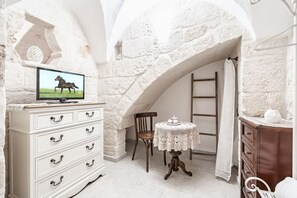 Interior - Portici Guest House by Rentbeat (Fasano)