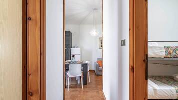 2 chambres, fer et planche à repasser, Wi-Fi, draps fournis