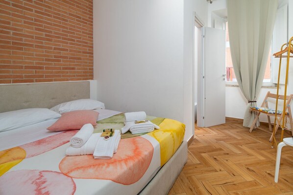 1 غرفة نوم ومكواة/لوح كي وواي فاي وملاءات أسرّة