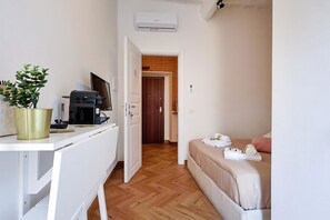 1 chambre, fer et planche à repasser, Wi-Fi, draps fournis