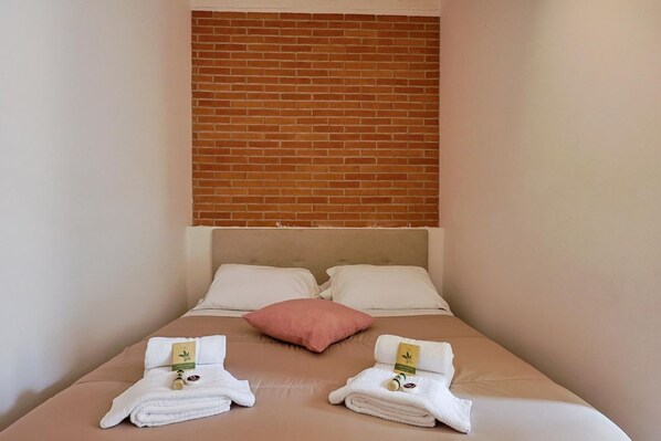 صورة غير مصنفة، 1 من 34، زرّ