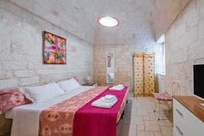 2 chambres, fer et planche à repasser, Wi-Fi, draps fournis