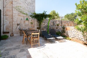 Outdoor dining - Masseria Fumarola Il Cavaliere by Rentbeat (Ostuni)