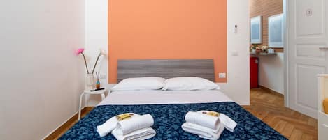 1 slaapkamer, een strijkplank/strijkijzer, wifi, beddengoed