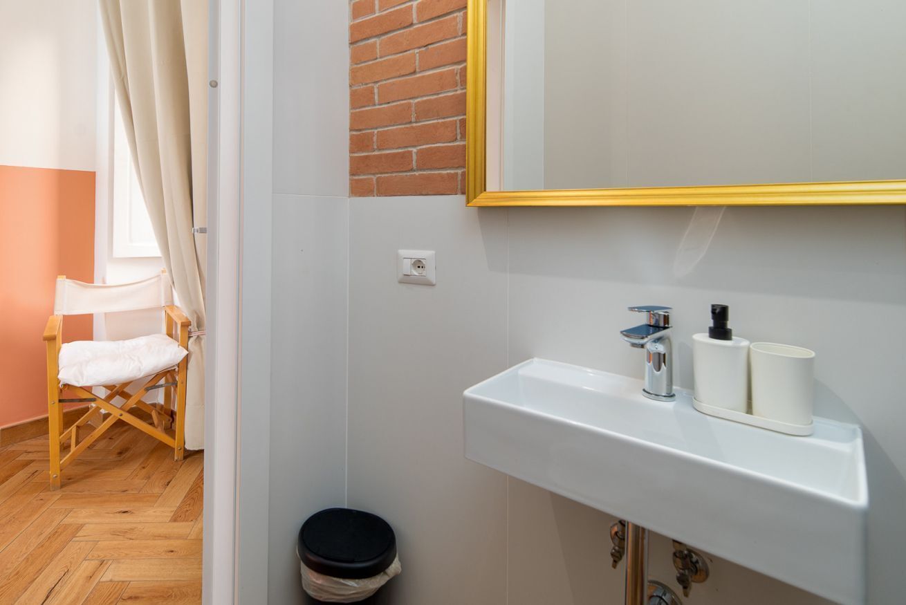 Dusche, Haartrockner, Handtücher, Shampoo