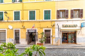 Exterior detail - La Posada - Camera 3 by Rentbeat (Civitavecchia)