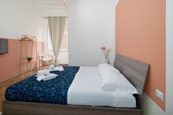 1 habitación, tabla de planchar con plancha, wifi y ropa de cama 