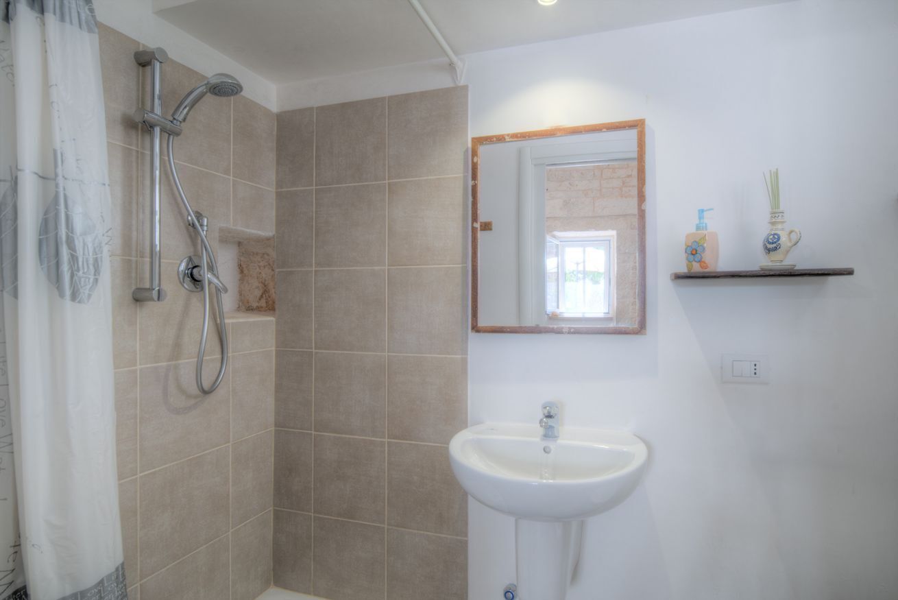 Dusche, Haartrockner, Handtücher, Shampoo