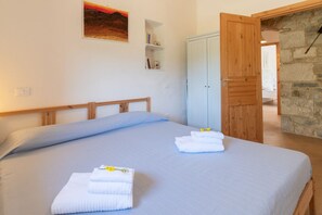 2 bedrooms, iron/ironing board, travel cot, WiFi