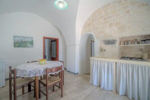 Dining - Masseria Fumarola Il Cavaliere III by Rentbeat (Ostuni)
