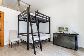 1 غرفة نوم ومكواة/لوح كي وواي فاي وملاءات أسرّة