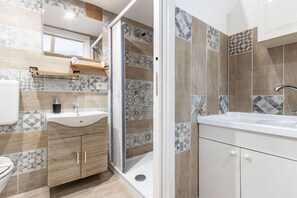 تجهيزات دش، مجففات شعر، مناشف، شامبو