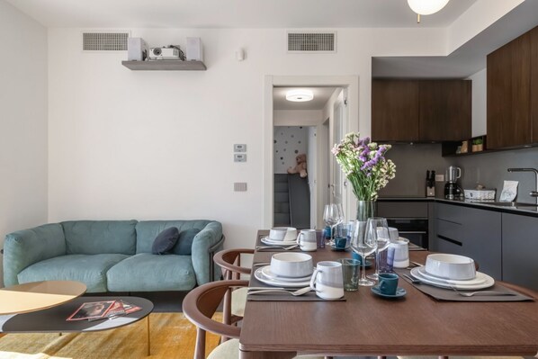 صورة غير مصنفة، 1 من 34، زرّ