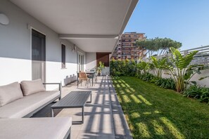 صورة غير مصنفة، 2 من 32، زرّ