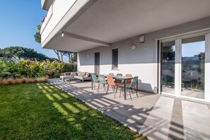 صورة غير مصنفة، 5 من 34، زرّ