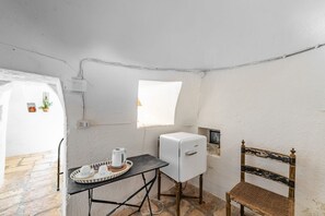 Interior - Trulletto Lavanda by Rentbeat (Ceglie Messapica)