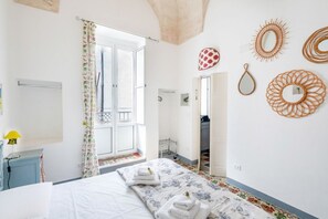 1 bedroom, travel cot, WiFi, bed sheets