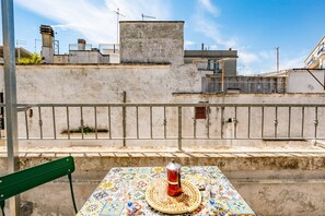 تناول الطعام بالخارج