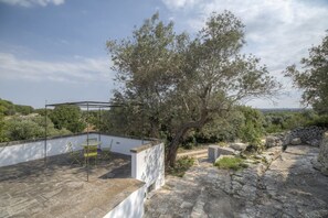 Outdoor dining - Trulli Capo di Lupo by Rentbeat (Cisternino)