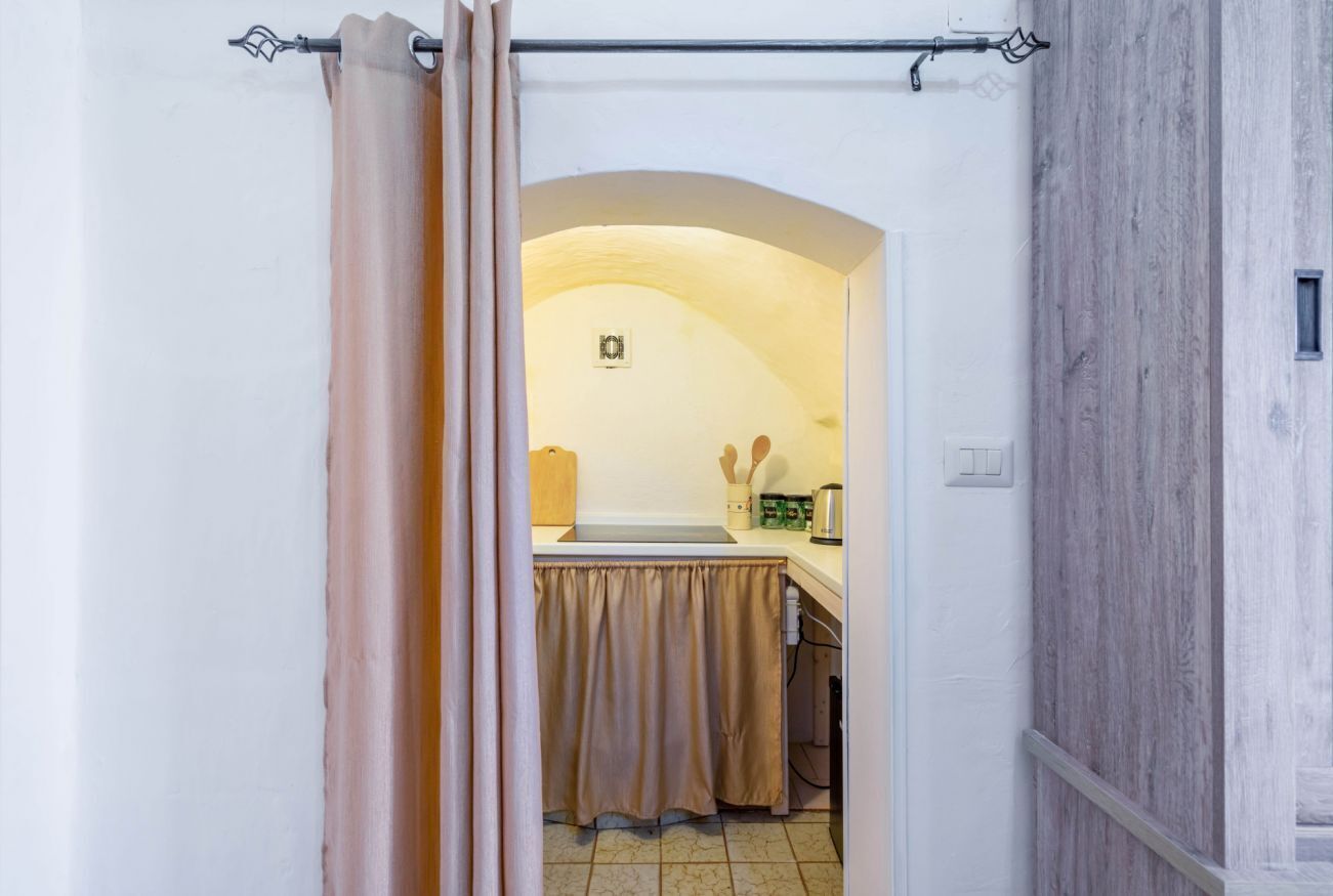 Frigorifero, piano cottura, macchina per tè/caffè, seggiolone
