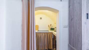 Frigorifero, piano cottura, macchina per tè/caffè, seggiolone