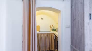 Réfrigérateur, plaque de cuisson, cafetiÚre/bouilloire