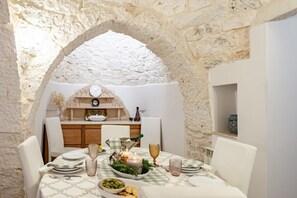 Dining - Trulli Garden Harmony by Rentbeat (Martina Franca)